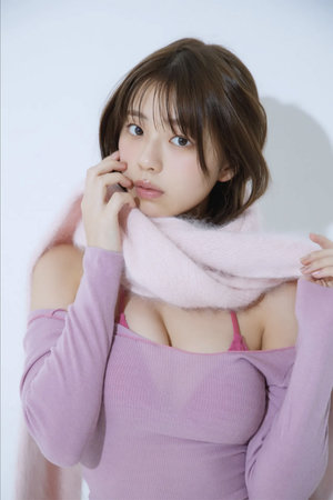 美女主动撕内衣给男人看胸